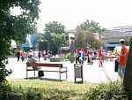 Blick von einer kleinen Sitzecke auf die Kongresshalle